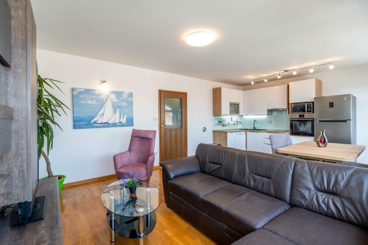 Split3 Apartment Bagian luar foto